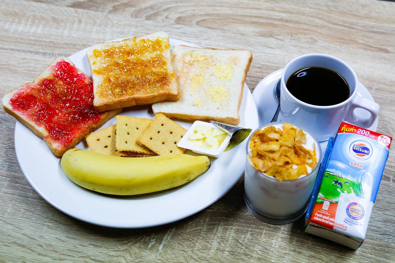 Hostel At Thonglor Банкок Екстериор снимка