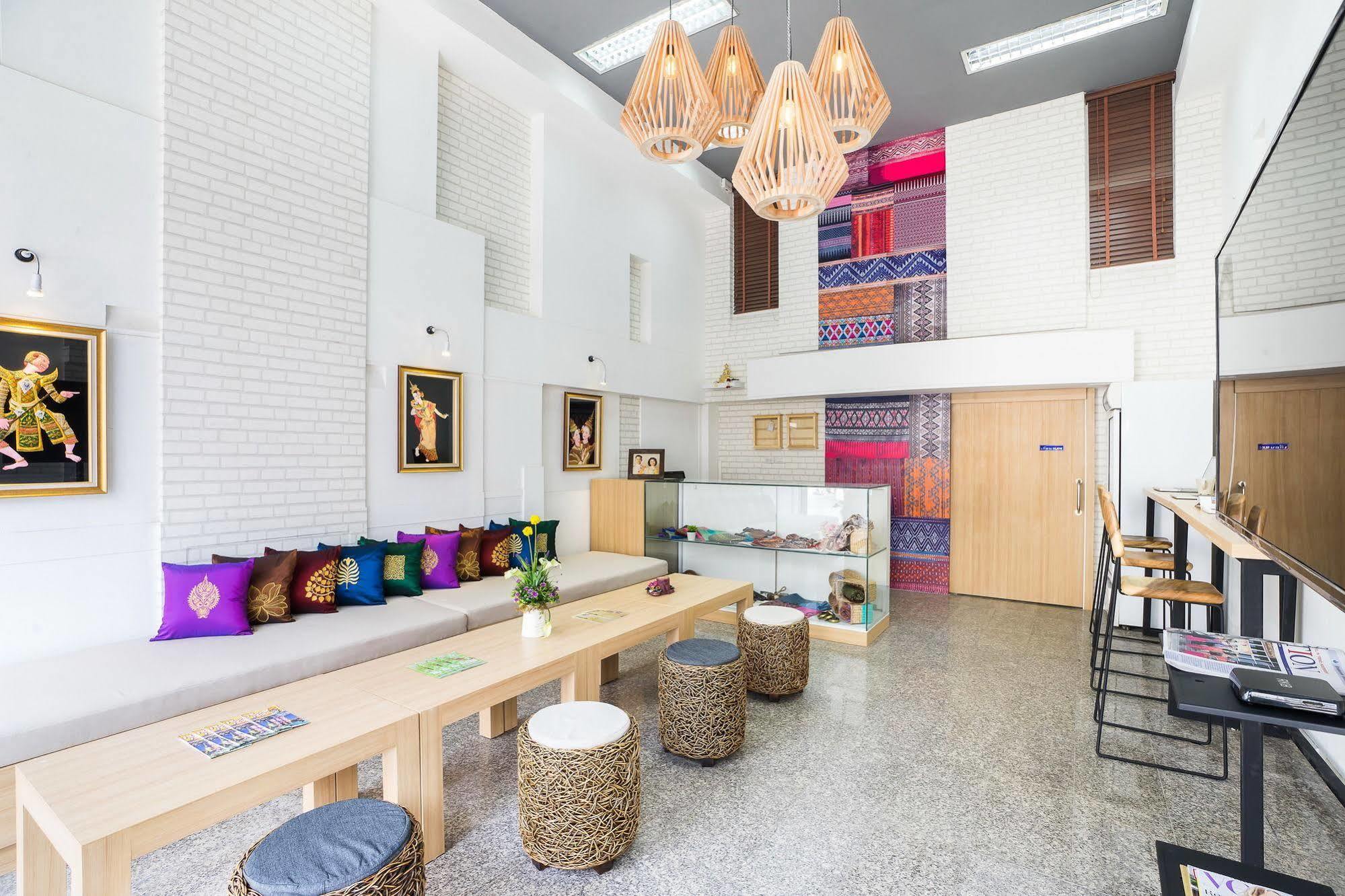 Hostel At Thonglor Банкок Екстериор снимка