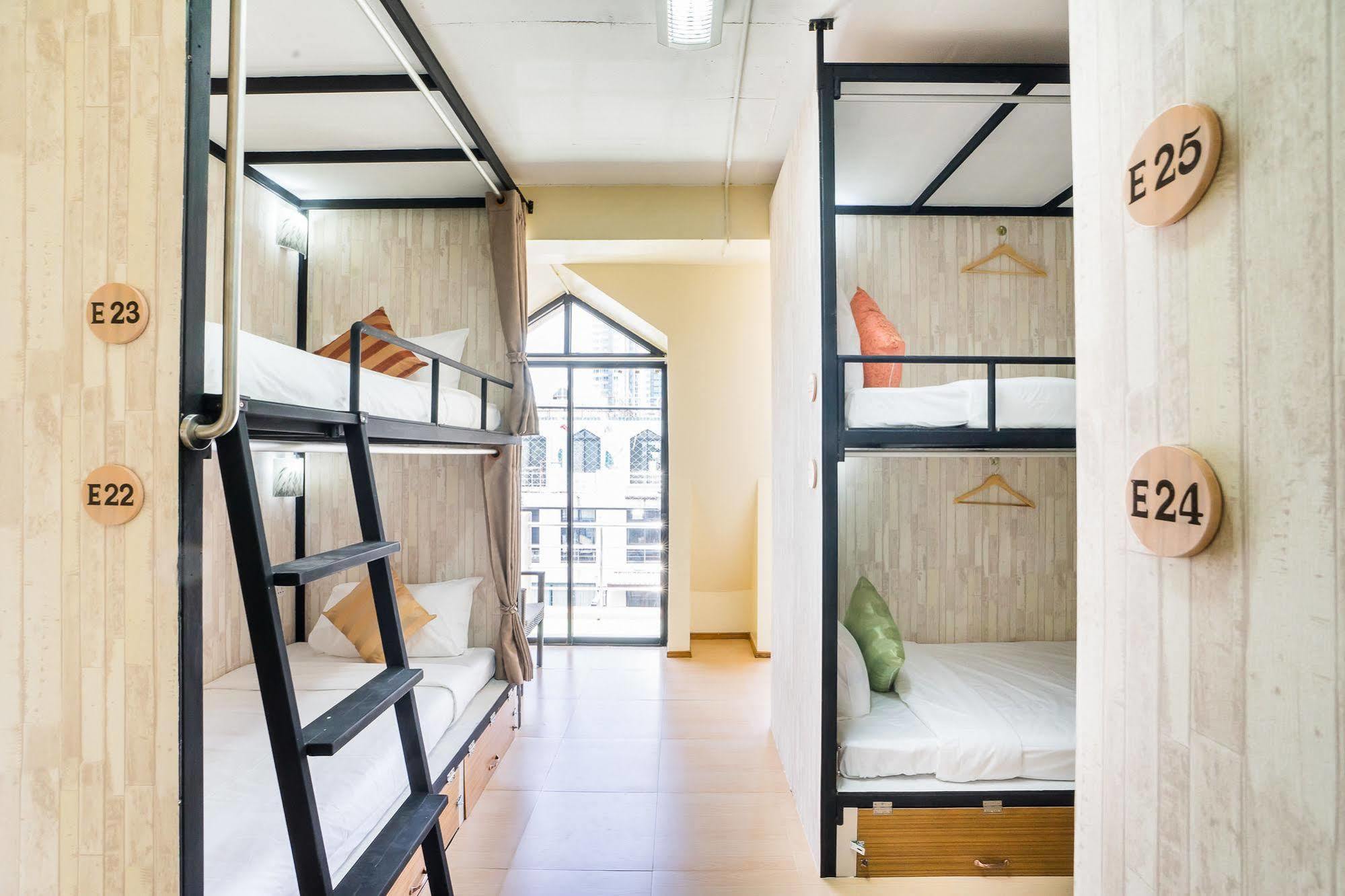 Hostel At Thonglor Банкок Екстериор снимка
