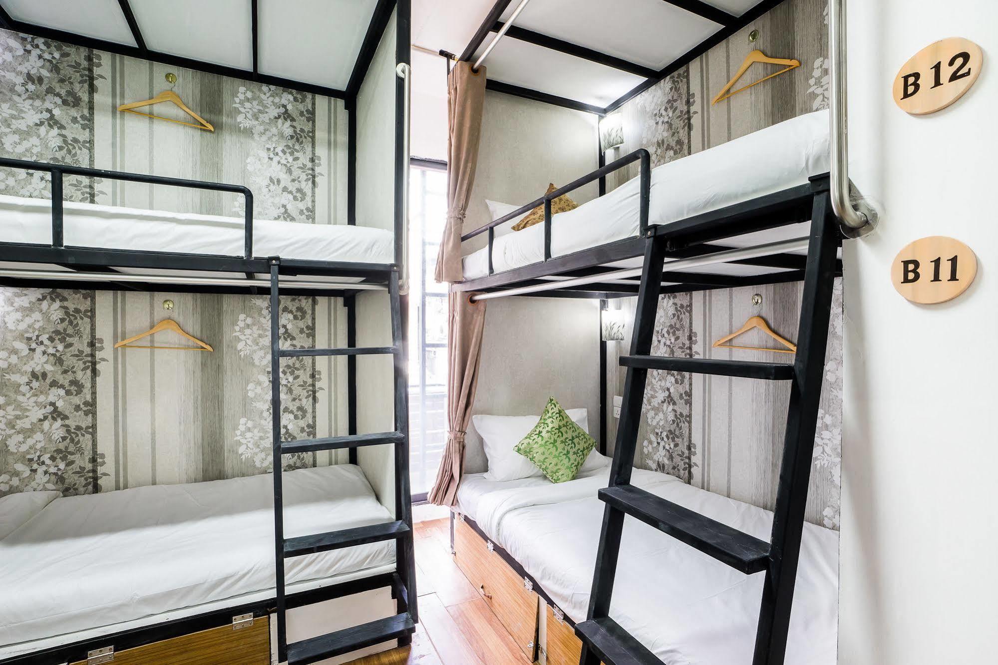 Hostel At Thonglor Банкок Екстериор снимка