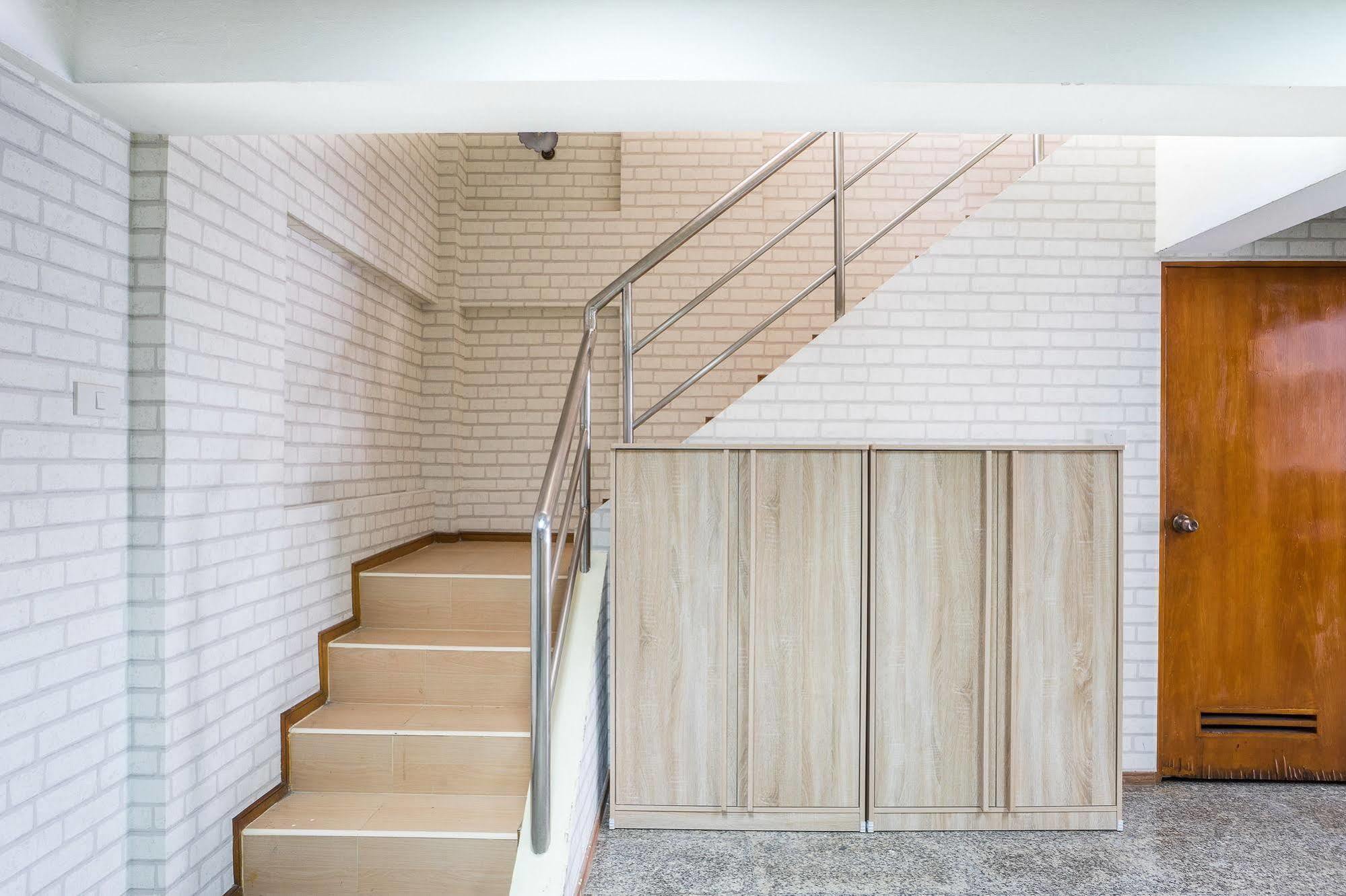 Hostel At Thonglor Банкок Екстериор снимка