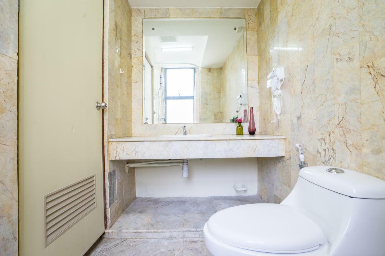Hostel At Thonglor Банкок Екстериор снимка